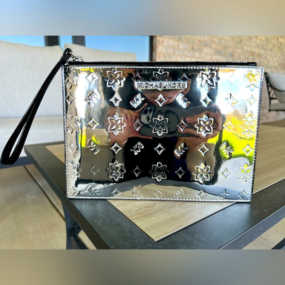 Michael Kors Handbags - Michael Kors Jet Set Silver Mirrored Wristlet/Clutch